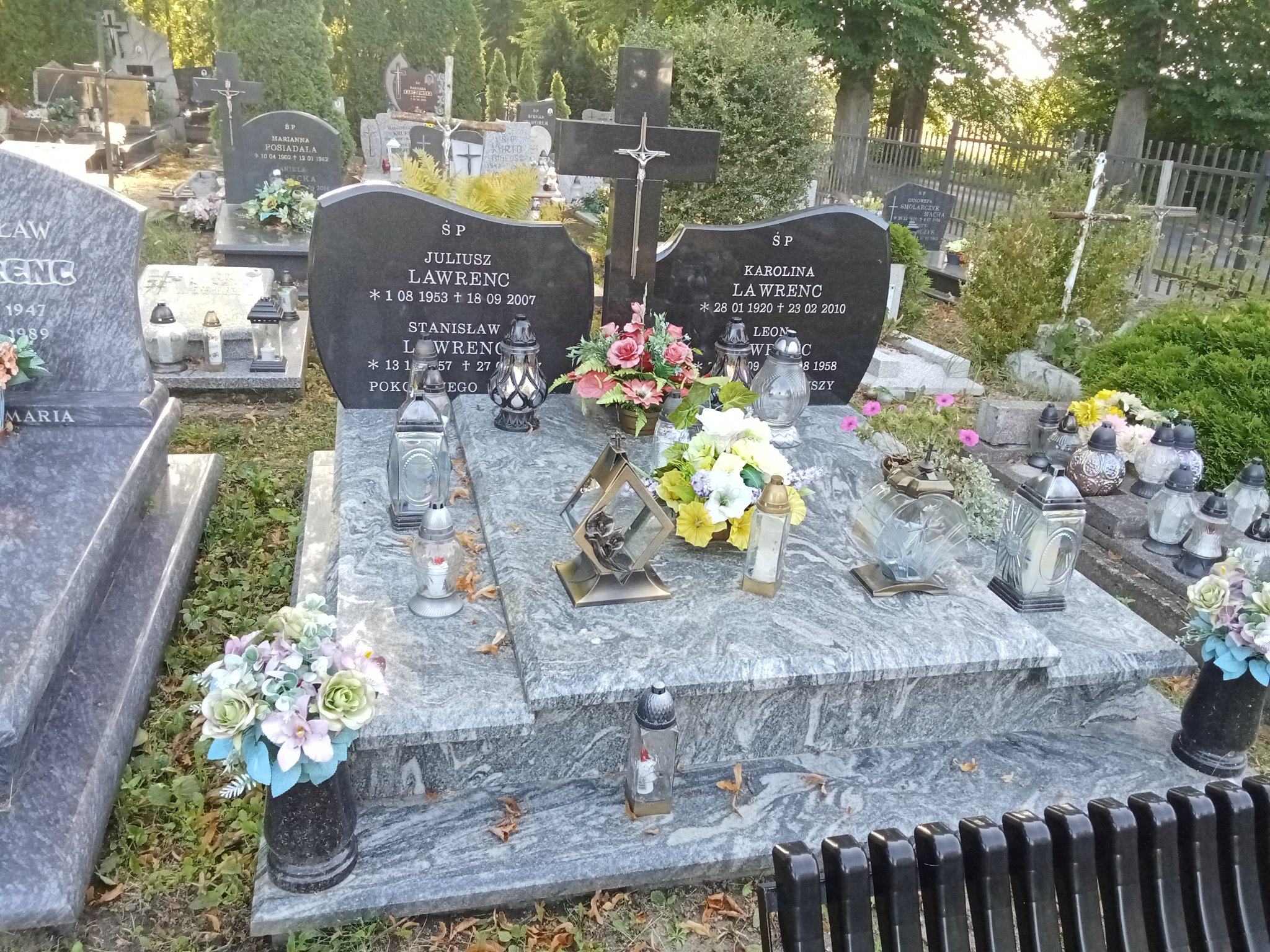 Grób Karolina Lawrenc